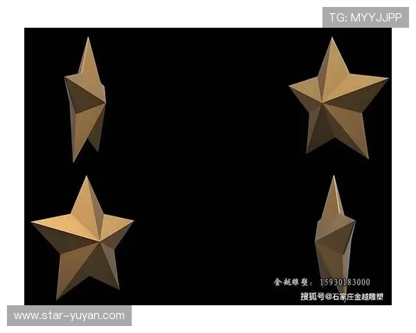 足球巨星雕刻艺术融合五角星元素展现球场荣耀与精神追求